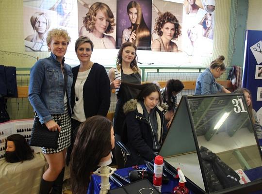 Budujemy, odnawiamy energetykę i promujemy styl wojskowy. Targi  i branding w PCE.