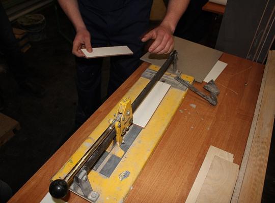 Budujemy, odnawiamy energetykę i promujemy styl wojskowy. Targi  i branding w PCE.