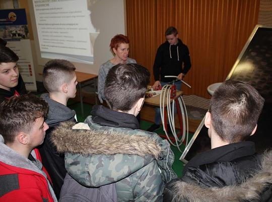 Budujemy, odnawiamy energetykę i promujemy styl wojskowy. Targi  i branding w PCE.