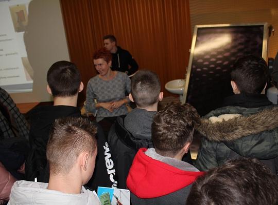 Budujemy, odnawiamy energetykę i promujemy styl wojskowy. Targi  i branding w PCE.