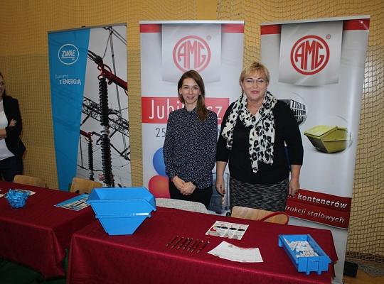 Targi Edukacyjne w kamerze i aparacie fotograficznym.