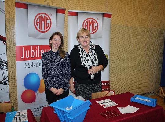 Targi Edukacyjne w kamerze i aparacie fotograficznym.