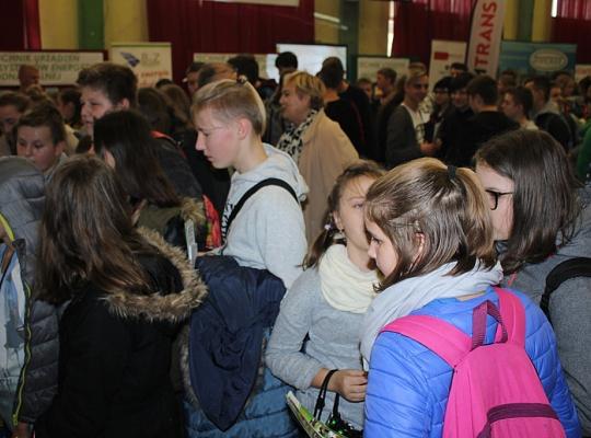 Targi Edukacyjne w kamerze i aparacie fotograficznym.