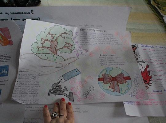 Czy wiesz, że jedna mała bateria może stworzyć zagrożenie?