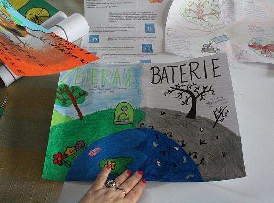 Czy wiesz, że jedna mała bateria może stworzyć zagrożenie?