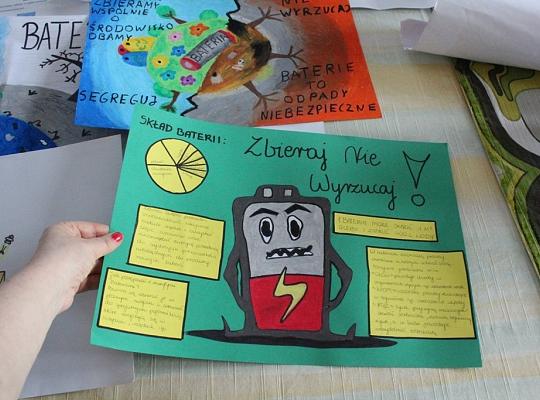 Czy wiesz, że jedna mała bateria może stworzyć zagrożenie?