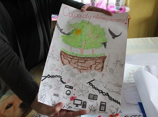 Czy wiesz, że jedna mała bateria może stworzyć zagrożenie?