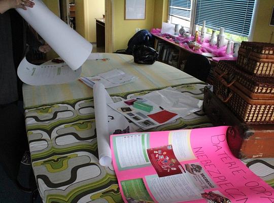 Czy wiesz, że jedna mała bateria może stworzyć zagrożenie?