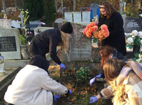 Czas pomyśleć o zmarłych z klasą 3 TDg