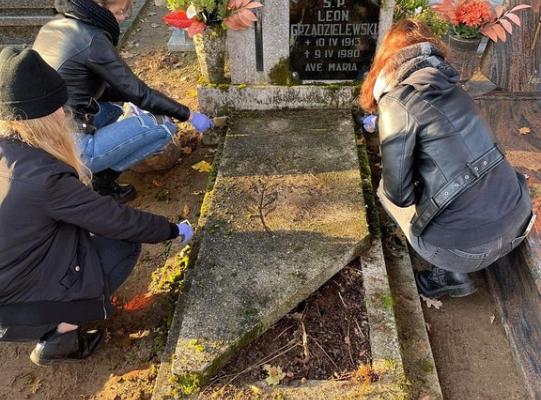 Czas pomyśleć o zmarłych z klasą 3 TDg