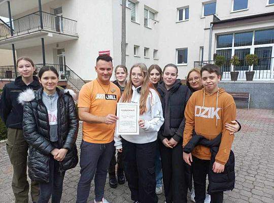 Wolontariusze z PCE z życzeniami dla seniorów