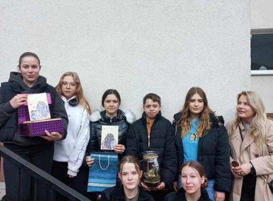 Wolontariusze z PCE z życzeniami dla seniorów