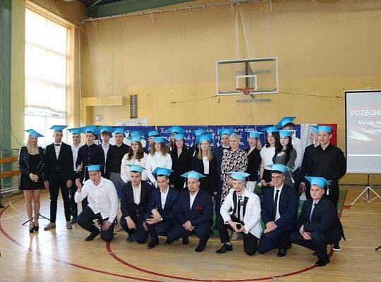 Pożegnanie absolwentów Technikum i LO dla dorosłych w PCE