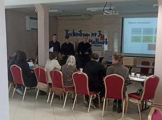 II miejsce w konkursie „Razem do zawodu” dla Powiatowego Centrum Edukacyjnego