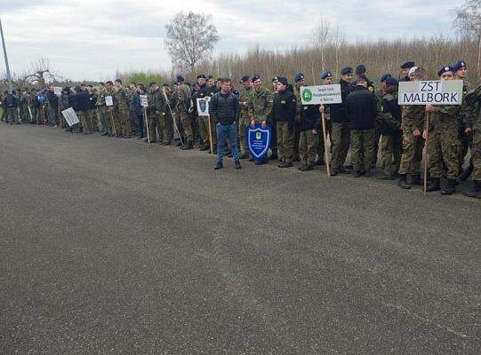 Sukces uczniów klas wojskowych OPW w wojewódzkiej „Spartakiadzie sportowo-obronnej” w Malborku