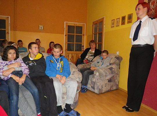 Pogadanka z policjantką w internacie